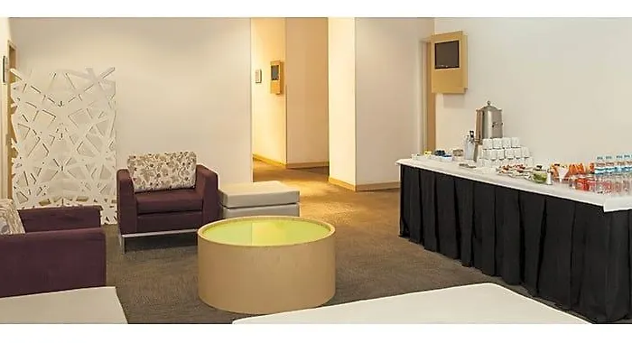 Nh Valle Dorado Hotel 4*